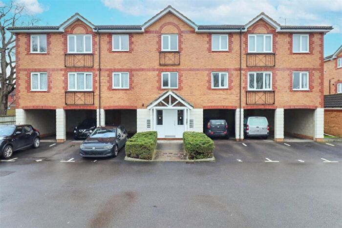 2 Bedroom Apartment For Sale In Ellen Drive, Fleet, GU51