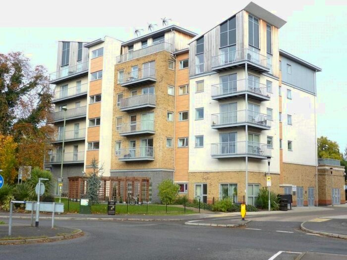 2 Bedroom Flat To Rent In Coombe Way, Farnborough, GU14