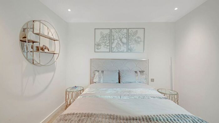 2 Bedroom Flat For Sale In Marsh Wall, London, E14