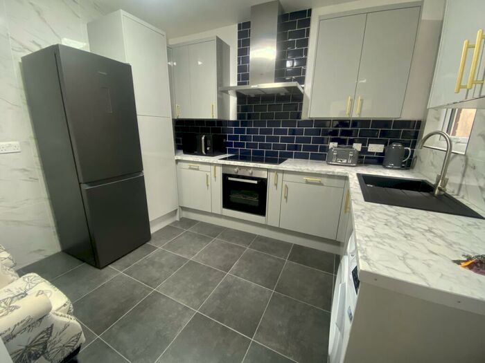 Terraced House To Rent In Ashburnham Road, LU1