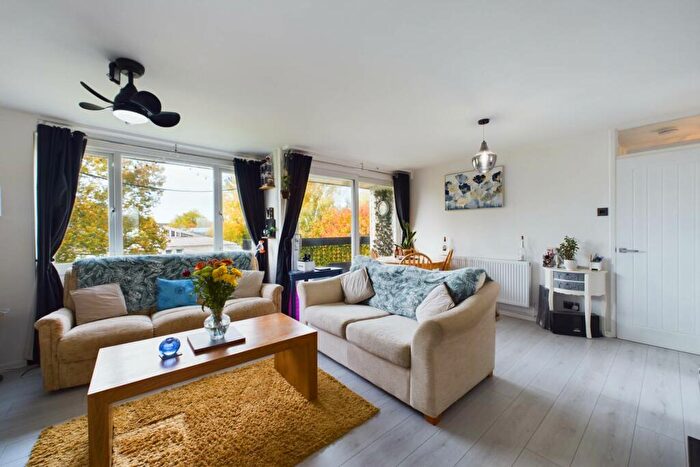 2 Bedroom Apartment For Sale In Stevenage Rise, Hemel Hempstead, HP2