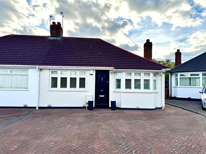 3 Bedroom Semi-Detached Bungalow For Sale In The Quadrant, Bexleyheath, DA7