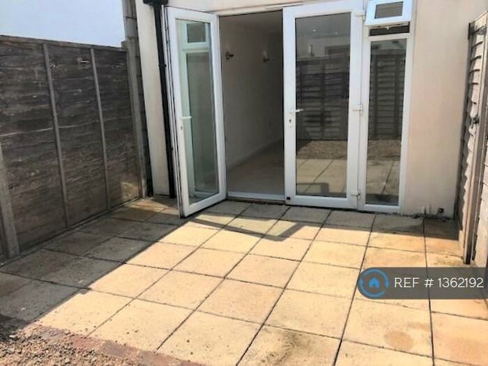 Studio To Rent In Boundary Road, Hove, BN3