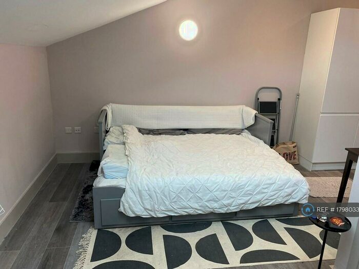 Studio To Rent In Cube House, Stoke Mandeville, Aylesbury, HP22