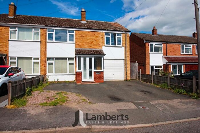 4 Bedroom Semi Detached House For Sale In Hamilton Drive, Studley, B80