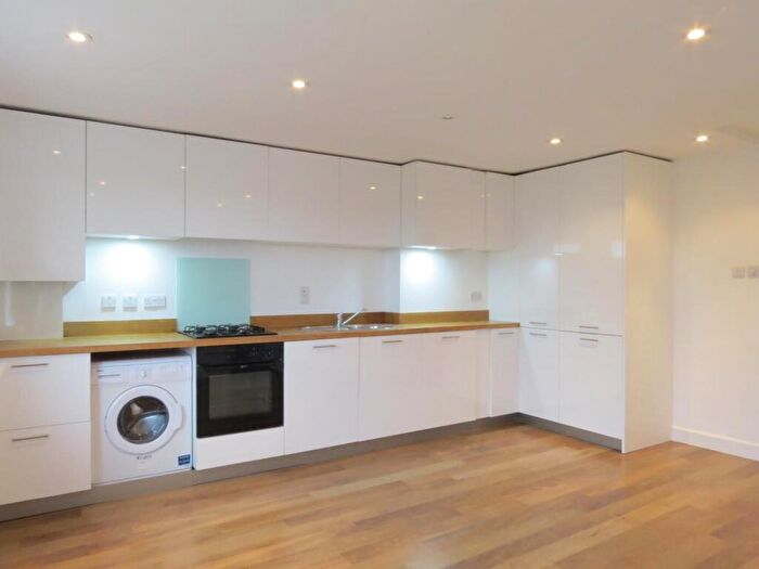 2 Bedroom Apartment To Rent In Beulah Hill, Crystal Palace, SE19