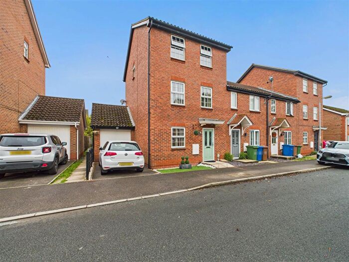 4 Bedroom Town House For Sale In Meden Avenue, Brough, HU15