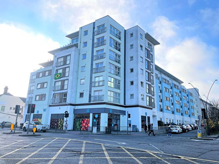 2 Bedroom Flat To Rent In Station Approach, Epsom, KT19