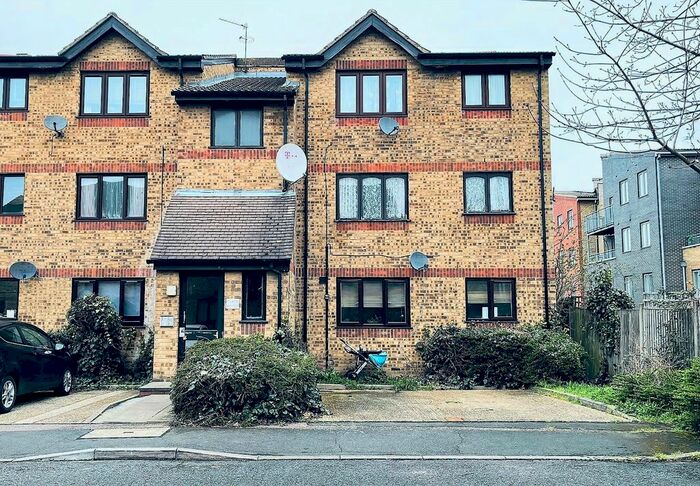 1 Bedroom Flat To Rent In Vignoles Road, Romford, RM7