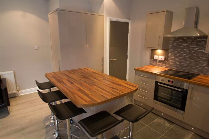 6 Bedroom Terraced House To Rent In Royal Park Avenue, Hyde Park, Leeds, LS6