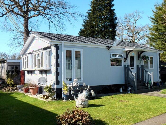 2 Bedroom Mobile/park Home For Sale In St. Brelades Court, Crouch House Road, Edenbridge, TN8
