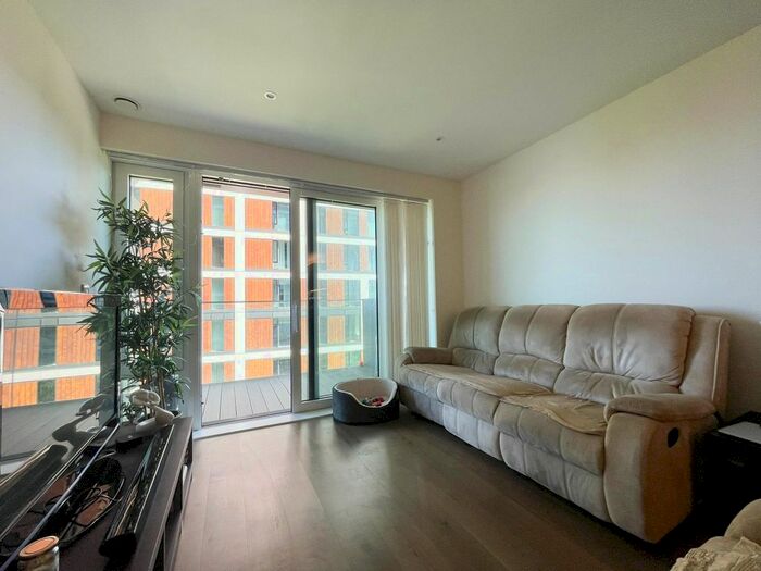 2 Bedroom Flat To Rent In Deveraux House, Duke Of Wellington Avenue, Woolwich, London, SE18