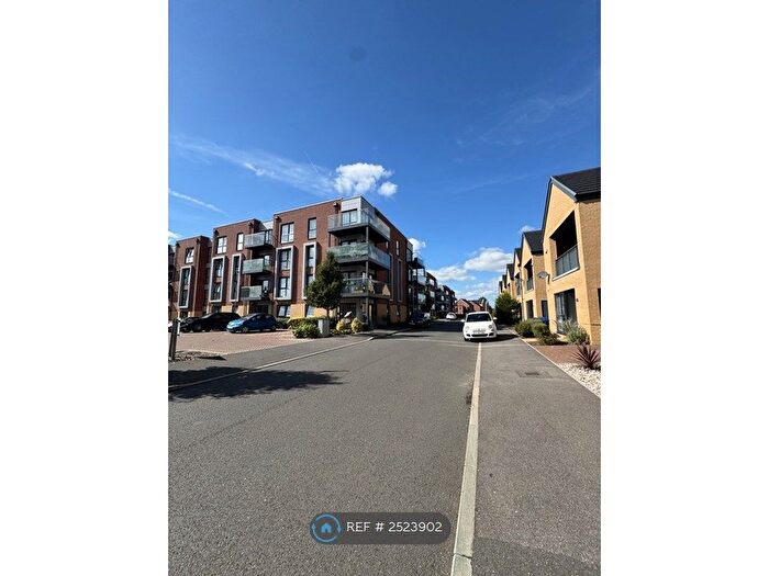 2 Bedroom Flat To Rent In Holmesley Road, Borehamwood, WD6