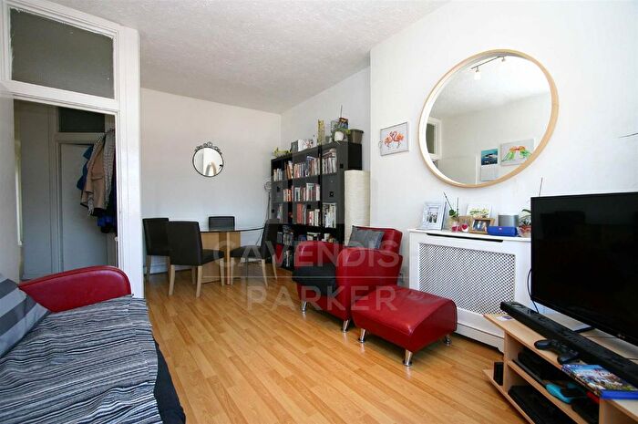 2 Bedroom Flat To Rent In Pleasant Place, Islington, London, N1