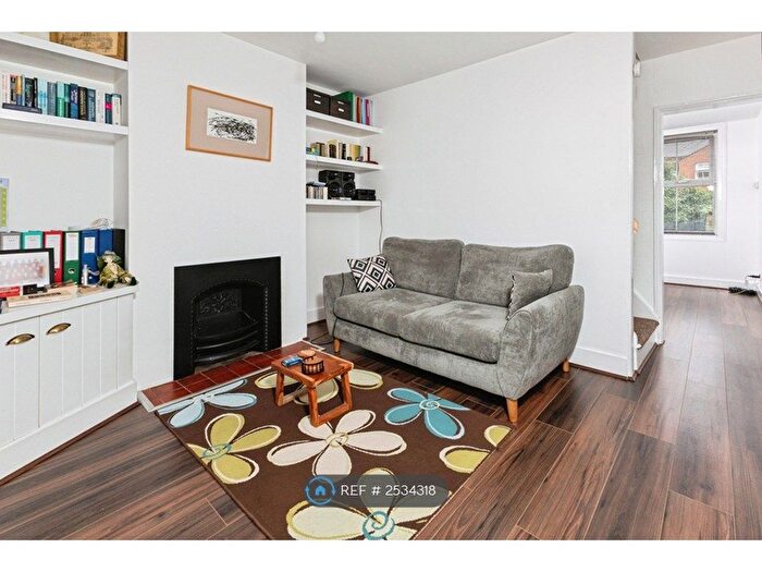 2 Bedroom Terraced House To Rent In York Road, Reading, RG1