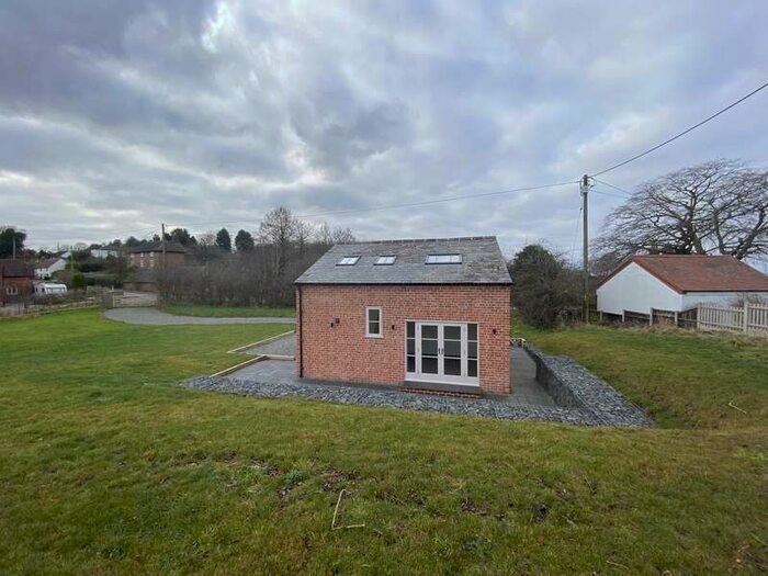 2 Bedroom Property To Rent In Bromsgrove Road, Clent, DY9