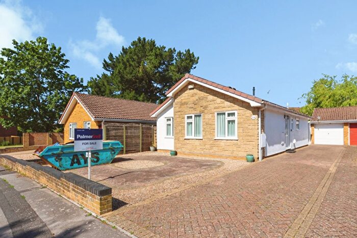 2 Bedroom Bungalow For Sale In Halstock Crescent, Poole, Dorset, BH17