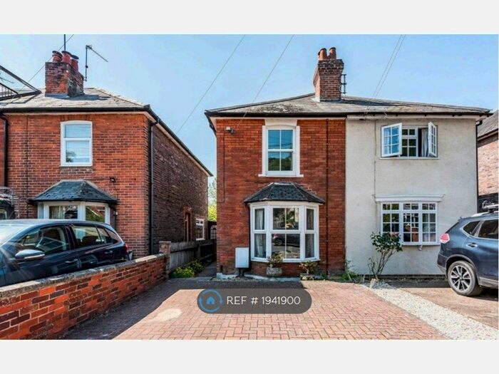 1 Bedroom Flat To Rent In Peperharow Road, Godalming, GU7