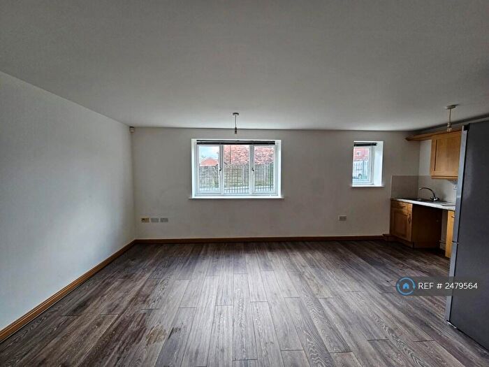 2 Bedroom Flat To Rent In Hill Top Court, Worsley, Manchester, M28