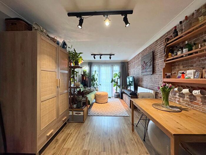 1 Bedroom Flat For Sale In Eagle Drive, Yellowhammer Court, NW9