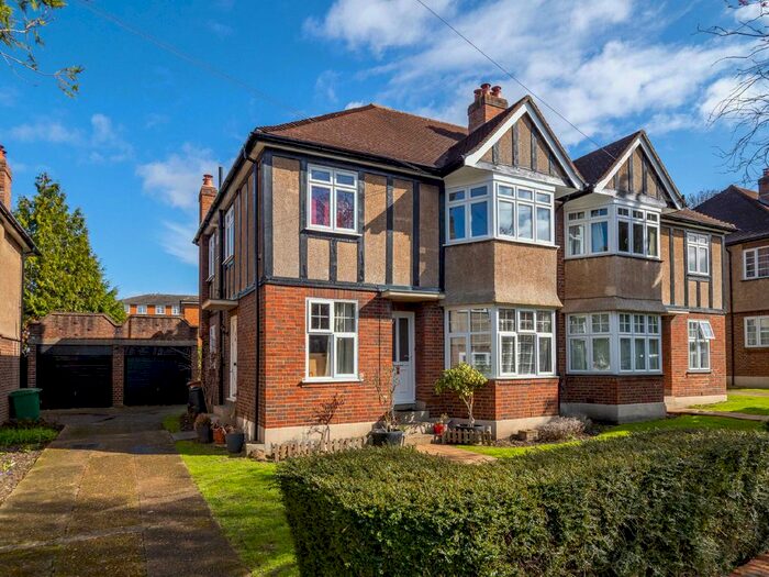 2 Bedroom Maisonette To Rent In Grove Avenue, Sutton, Surrey, SM1