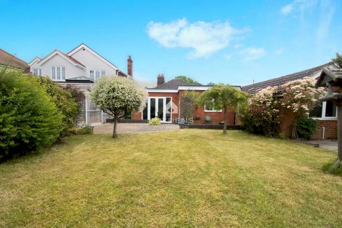 3 Bedroom Bungalow For Sale In London Road, Kelvedon, CO5