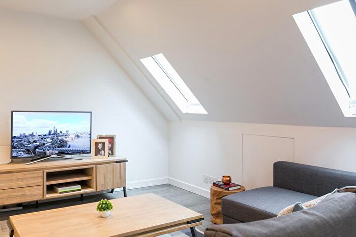 2 Bedroom Flat To Rent In Rathbone Place, London, W1T