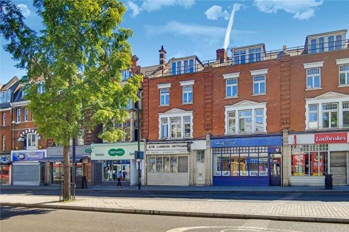 2 Bedroom Flat To Rent In Mare Street, London, E8