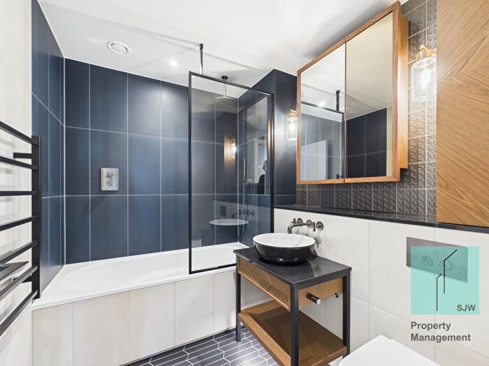 2 Bedroom Apartment To Rent In Boxwood Gardens, London, E1W