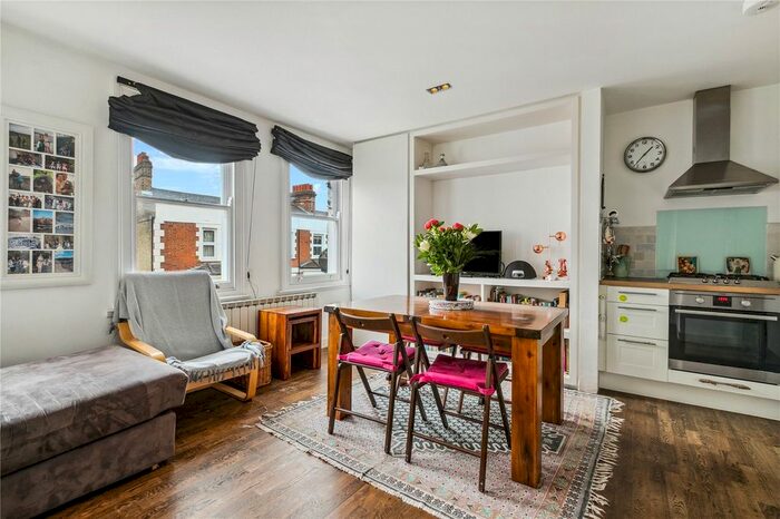 2 Bedroom Flat To Rent In Tregothnan Road, London, SW9