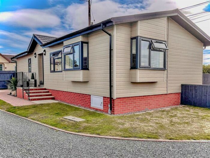 2 Bedroom Park Home For Sale In Cotswold Manor Country Park Stratford Bridge, Ripple, Tewkesbury, GL20