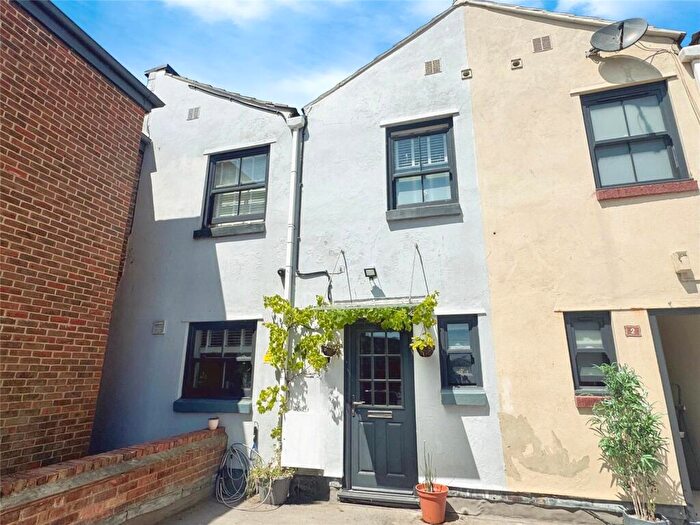 3 Bedroom Apartment For Sale In Lagland Street, Poole, BH15