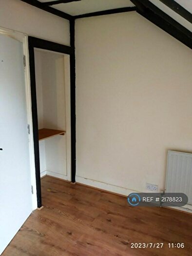 3 Bedroom Flat To Rent In South Norwood, London, SE25