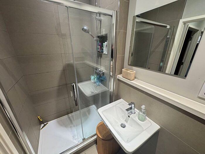 1 Bedroom Flat To Rent In Bath Road, Harlington, Hayes, UB3