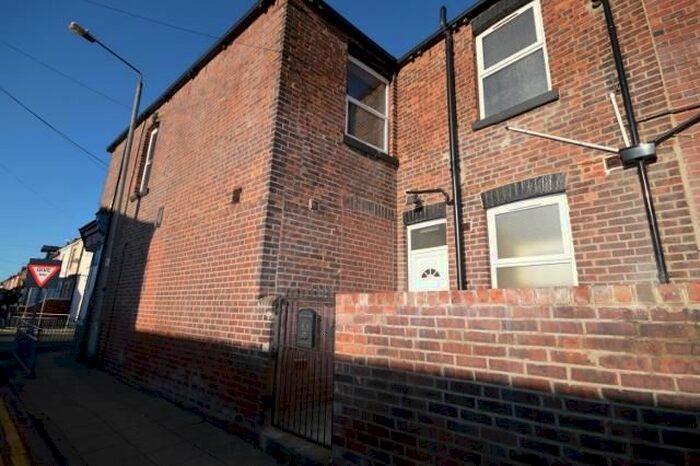 1 Bedroom Flat To Rent In Beancroft Road, Castleford WF10