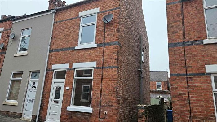 3 Bedroom House To Rent In John Street, Brampton, S40