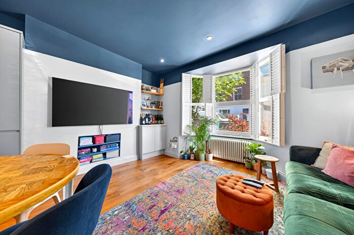 2 Bedroom Flat For Sale In Chetwynd Road, London, NW5
