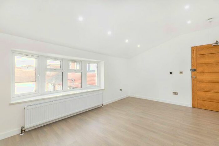 Studio To Rent In Pagoda Avenue, Richmond, TW9