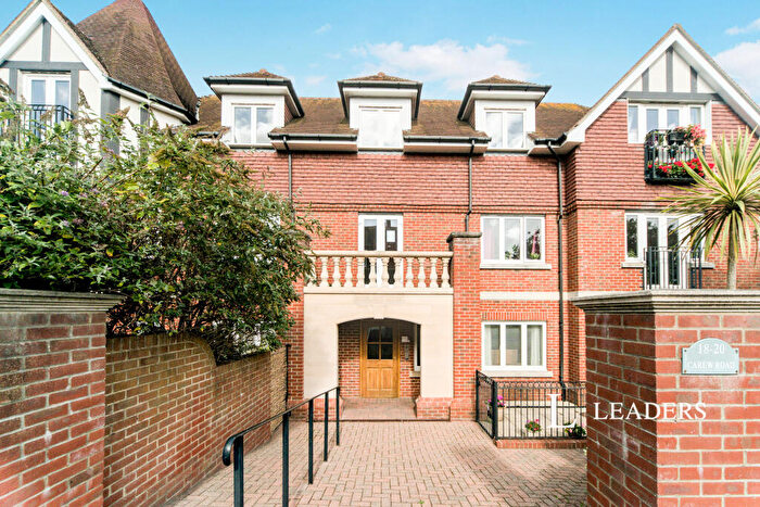 2 Bedroom Flat To Rent In Carew Road, BN21