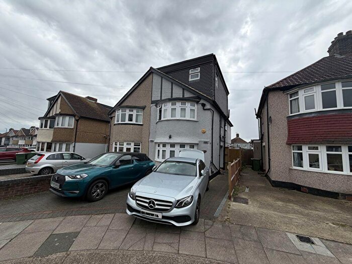 4 Bedroom Semi-Detached House For Sale In Plymstock Road, Welling, DA16