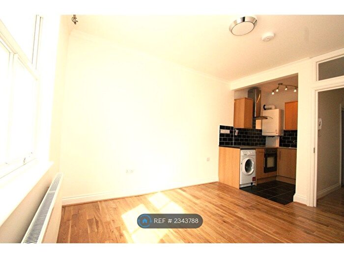 1 Bedroom Flat To Rent In Mill Hill Road, London, W3