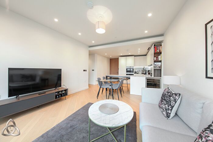 2 Bedroom Flat To Rent In Wood Crescent, White City, London, W12