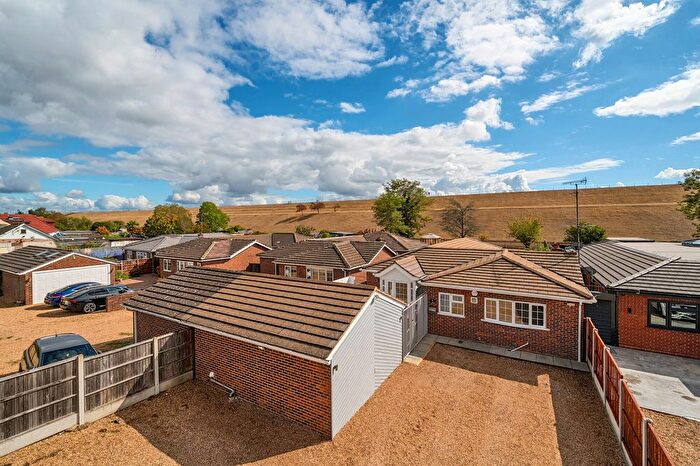 3 Bedroom Detached House For Sale In Coppermill Road, Staines-Upon-Thames, TW19