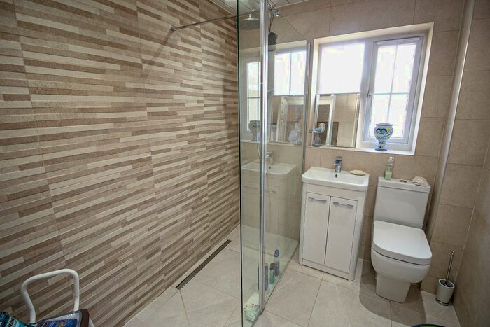 3 Bedroom Bungalow For Sale In Birchfield Drive, Worksop, S80