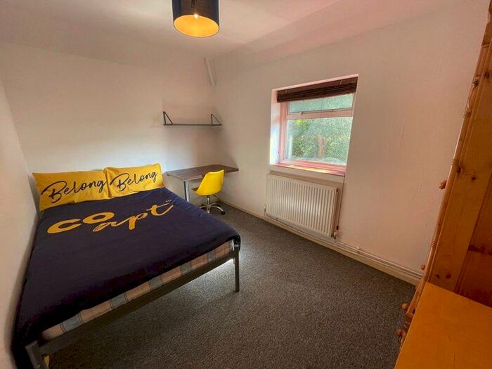 6 Bedroom Semi-Detached House To Rent In Colbourne Avenue, Brighton, BN2