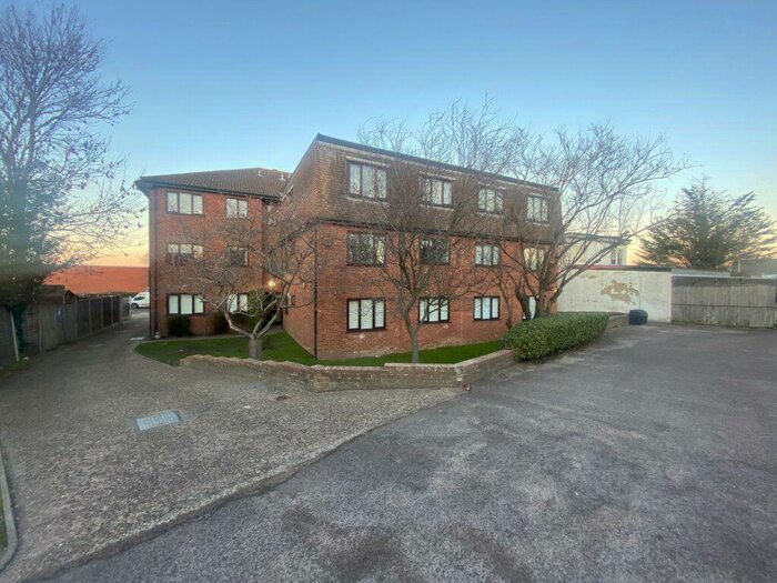 2 Bedroom Flat To Rent In Oakwood Court - Online Enquiries Only, SS9