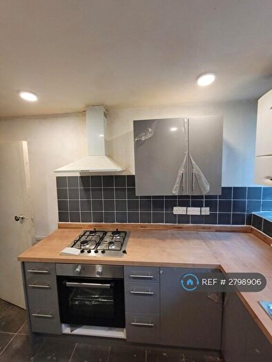 2 Bedroom Flat To Rent In Courtlands, Maidenhead, SL6