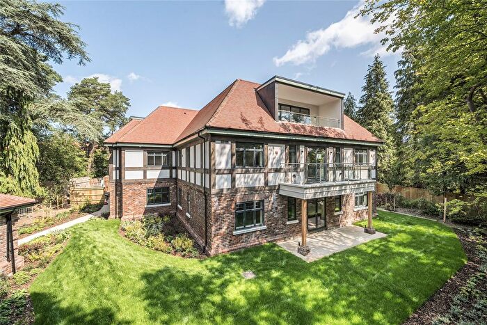 2 Bedroom Flat For Sale In Woking, Surrey, GU22