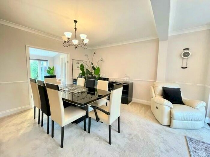 3 Bedroom Semi-Detached House To Rent In Roman Road, London, E6