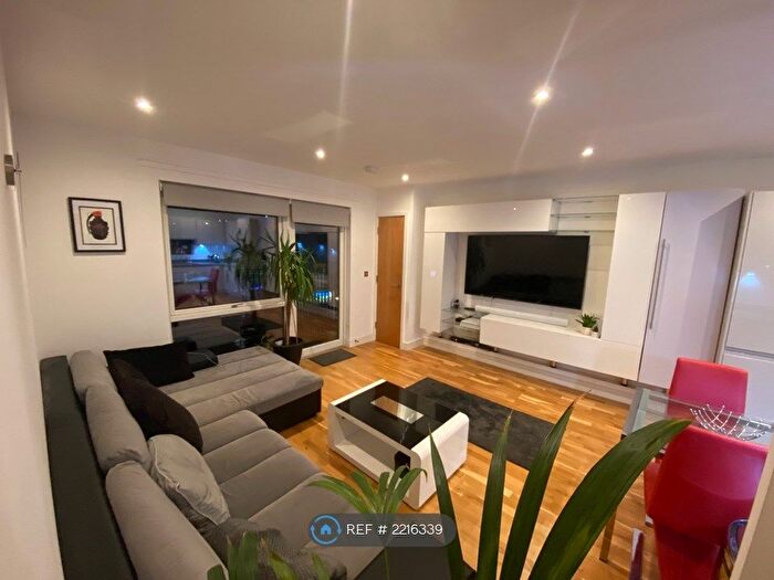 2 Bedroom Flat To Rent In Brandon Court, London, E16